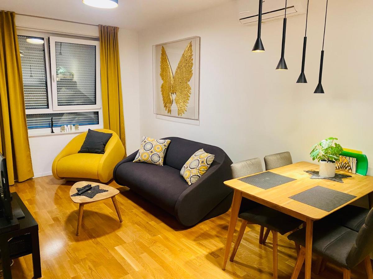 Appartamento Studio Apartman Krila Wings Zagabria Esterno foto