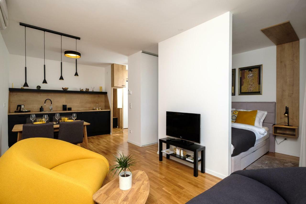 Appartamento Studio Apartman Krila Wings Zagabria Esterno foto